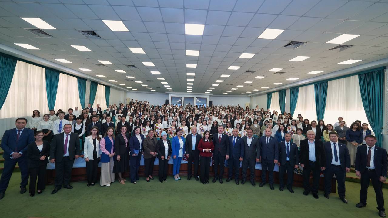 俄语语言文学学院举行“领导与青年”座谈会
